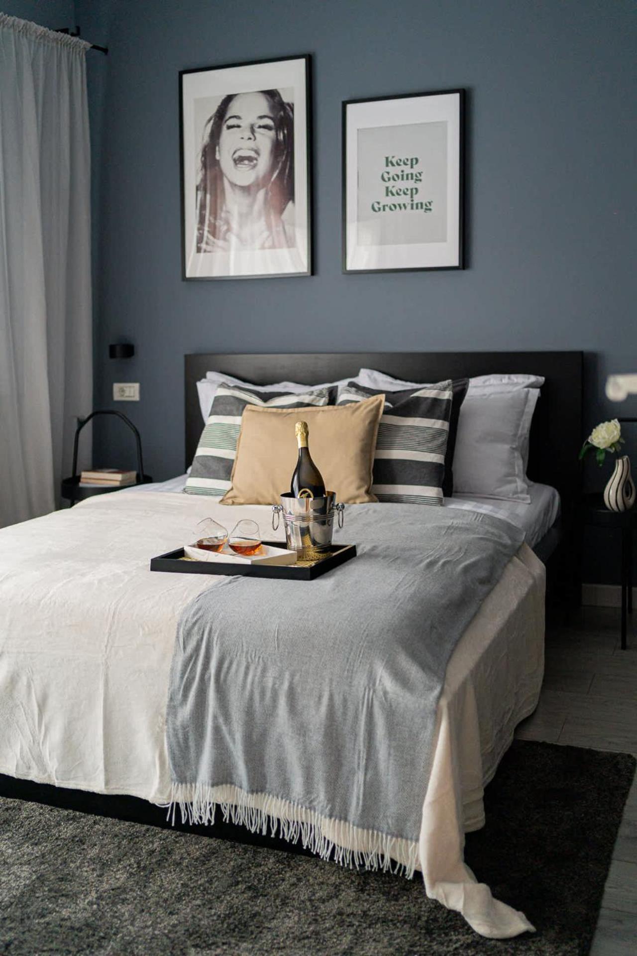 בוקרשט Chic Black & White 2Br Retreat On Dambovitei מראה חיצוני תמונה