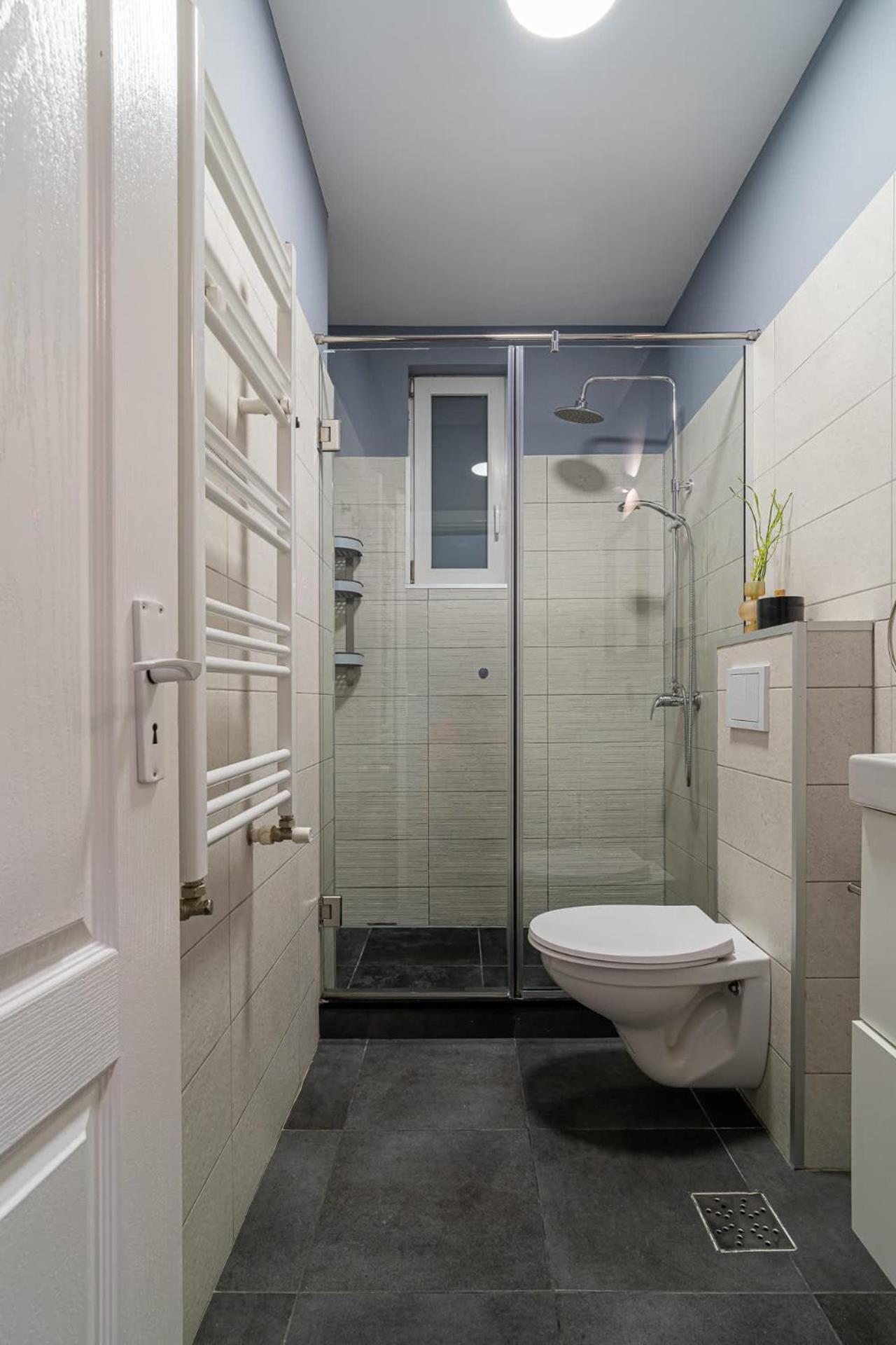 בוקרשט Chic Black & White 2Br Retreat On Dambovitei מראה חיצוני תמונה
